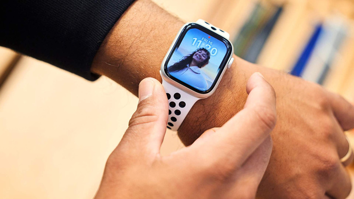Новые Apple Watch 8 и SE уже в России: стоит ли покупать и как сэкономить?