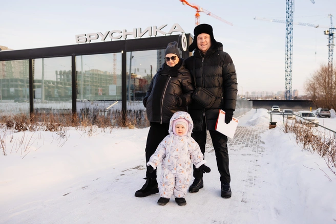 «Ура, у нас получилось! Теперь мы счастливые обладатели новой квартиры в Бруснике» | Источник: Брусника