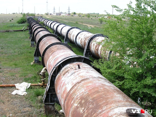 Огромные трубы у Ерзовки должны наполнять оросительный канал водой из Волги | Источник: Константин Завриков / V1.RU