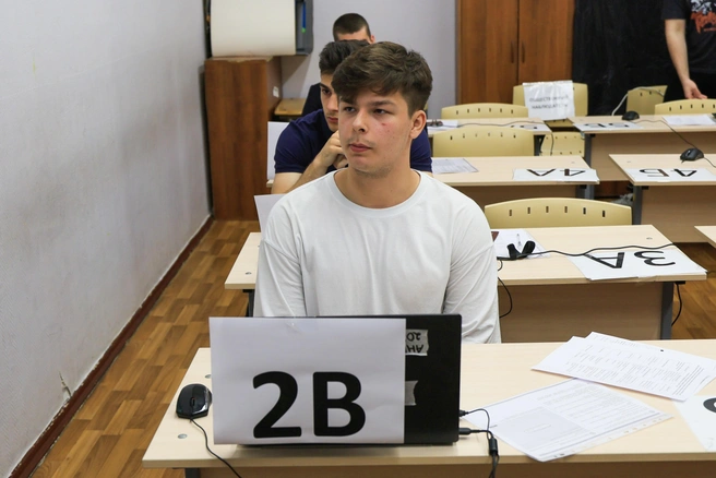 Роман, хочет переписать информатику на 100 баллов | Источник: Артем Устюжанин / MSK1.RU