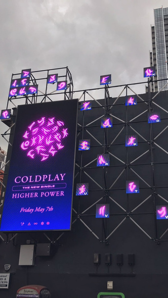 Почти плагиат: фанаты Леди Гаги ополчились против поклонников Coldplay