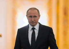«Извините, пожалуйста, что так неожиданно»: Владимир Путин пришел в гости к жителю Мариуполя