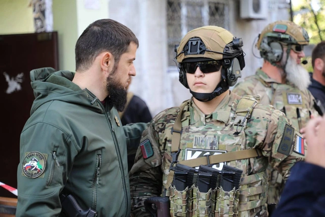 Адам Кадыров получил медаль в честь юбилея ГИБДД | Источник: Ахмед Дудаев / Telegram