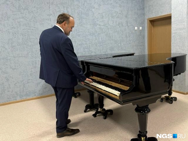 В концертном зале новой школы стоят два рояля — чтобы учитель играл вместе с учеником | Источник: Дарья Староверова / NGS