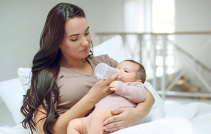 Это опасно: 5 привычных вещей, которые запрещено делать после родов