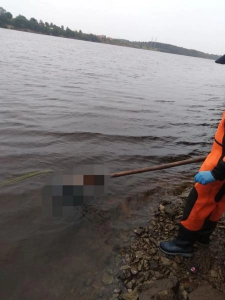 Под Петербургом из реки Волхов подняли погибшего | Источник: Аварийно-спасательная служба ЛО