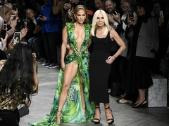 5 культовых платьев Versace, покоривших мир