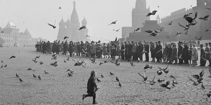 Наум Грановский. Голуби на Красной площади. К Ленину.