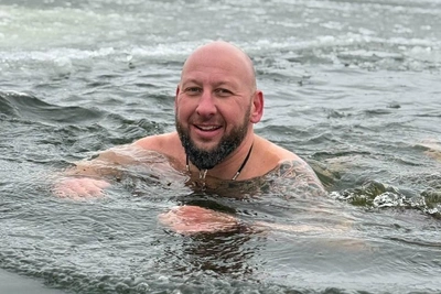 Предприниматель из Волжского спас двух школьниц из ледяной воды