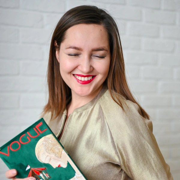 Выше мы уже показывали клатч с обложкой Vogue, вот еще один — с другим сюжетом | Источник: BookShelf by Elena Petrova / Vk.com