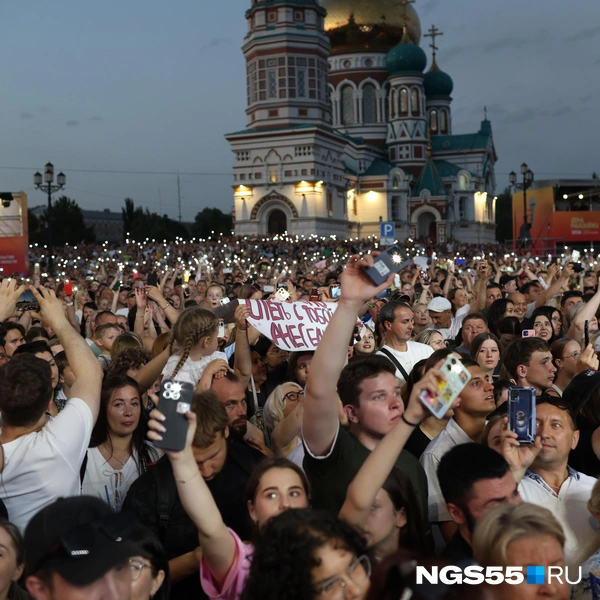 Все включили фонарики | Источник: Евгений Софийчук / NGS55.RU