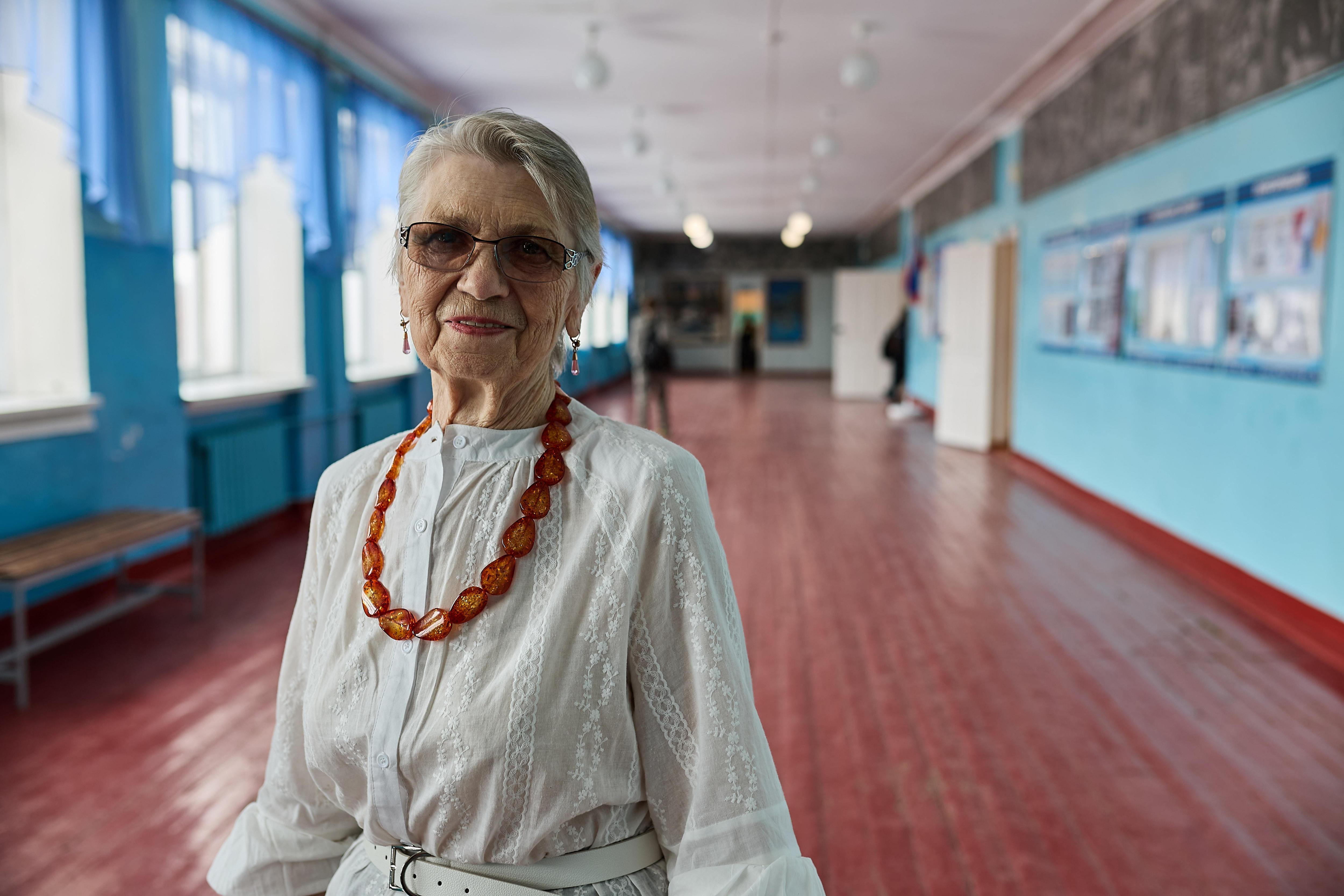 Я не задавала себе вопрос, хочу или не хочу,  надо. Физик случайно стала сельской учительницей и преподает уже 60 лет