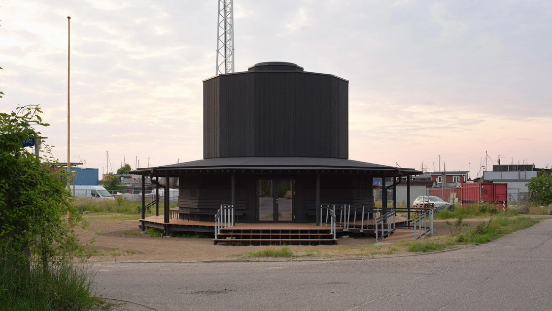 Необычная геометрия: церковь с 12 гранями в Копенгагене | Источник: Hampus Berndtson