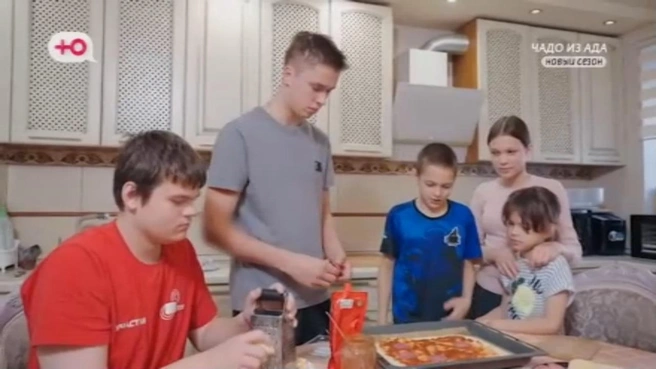 Вот так дети готовили пиццу все вместе | Источник: www.u-tv.ru