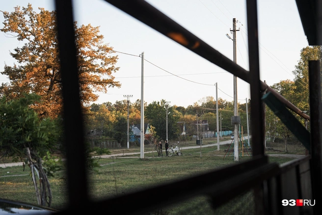 Пустые поселковые улицы | Источник: Дарья Паращенко / 93.RU