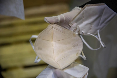 Новосибирским работникам советуют носить маски от гриппа