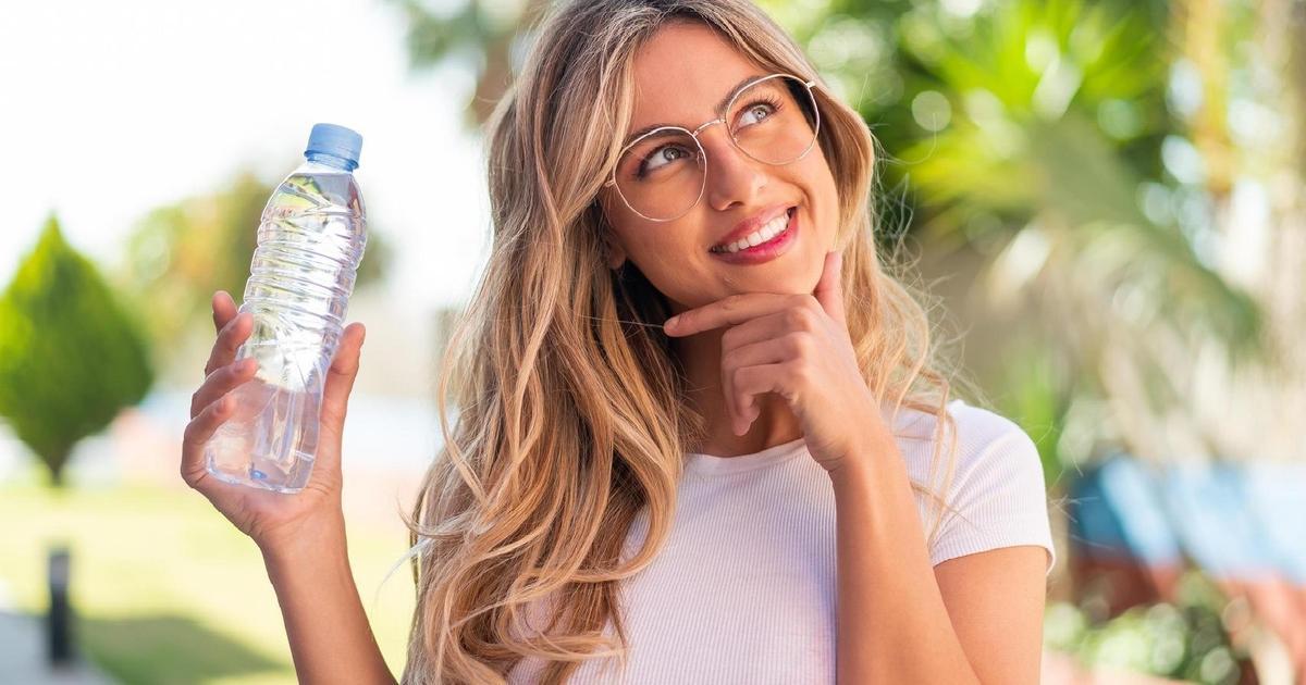 Коралловая вода: мифы и реальность о главном бьюти-тренде для гидратации