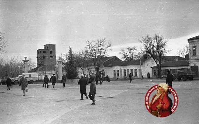 Угол улиц Красной и Буденного, 8 января 1967 года. Справа на фото видно мельницу&nbsp;— сейчас на ее месте администрация Краснодара | Источник: myekaterinodar.ru