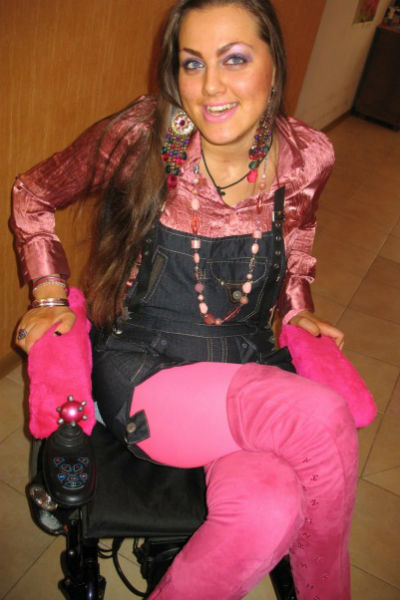 После аварии 2007 года Дарья прикована к инвалидному креслу