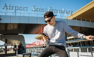 Вернувшимся из-за рубежа россиянам на 24 часа отключат мобильный интернет. И как вызвать такси из аэропорта?