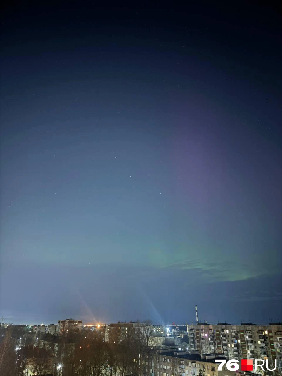 Но даже с балкона есть возможность сфотографировать сияние | Источник: читатель 76.RU / Telegram