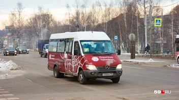 Маршрутки 7т «Транзита» остались последними в городе, если не считать экскурсионный 300т | Источник: rqwe