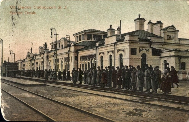 Так выглядел ж/д вокзал в 1904 году после первой реконструкции | Источник: omsk-gorod.ucoz.ru/photo/stariy_gorod/1-2-0-0-2 / pastvu.com/p/228145