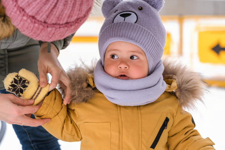 почему на самом деле нельзя укутывать ребенка в холодную погоду