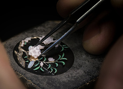 Магия создания часов Mademoiselle Prive Glyptique от Chanel