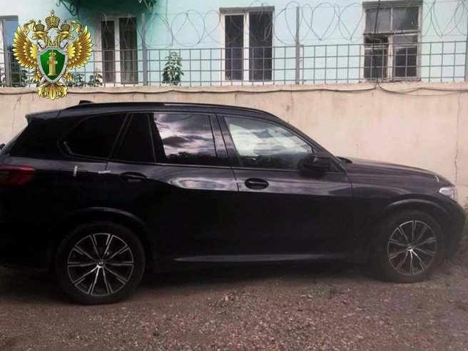 Такая BMW X5&nbsp;2019 года выпуска, судя по предложениям на досках объявлений, может стоить от 5 до 8 миллионов рублей | Источник: chelprocrf / t.me