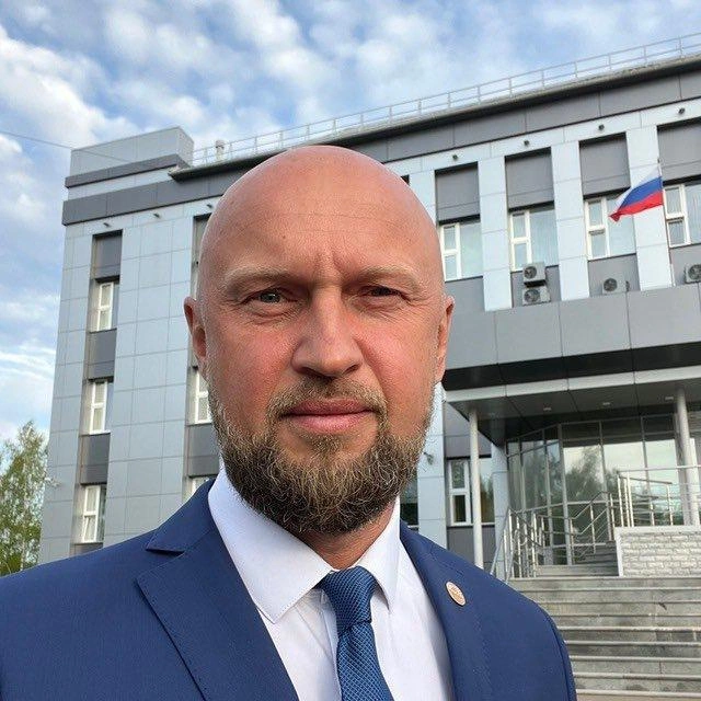 Сити-менеджер Стрежевого любит бегать, кататься на велосипеде и мотоцикле | Источник: телеграм-канал Валерия Дениченко