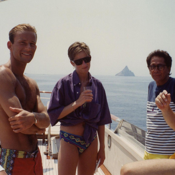 Яхта, парус, бикини: с кем Леди Ди отлично проводила время в Италии в 1990-м