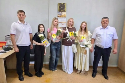 Молодым водителям Майкопа торжественно вручили права