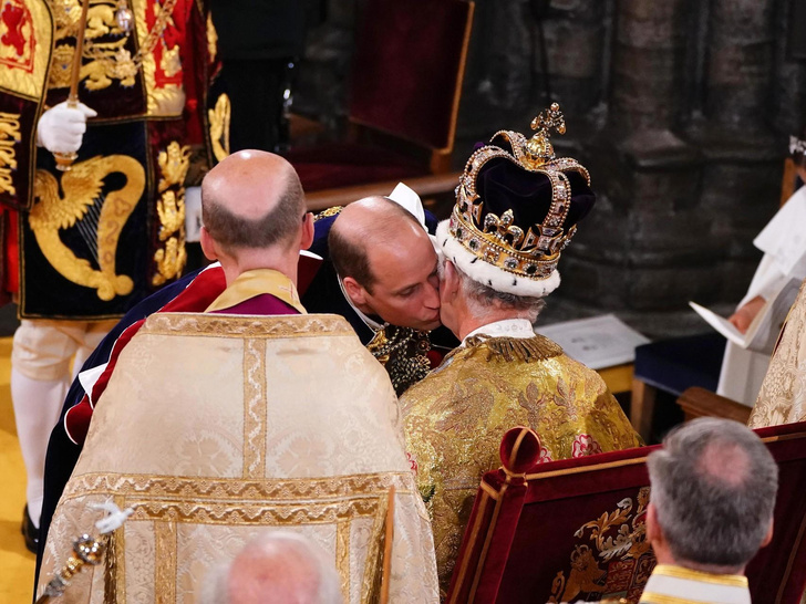 Коронация Карла III: как прошла церемония (видео, фото, комментарии)