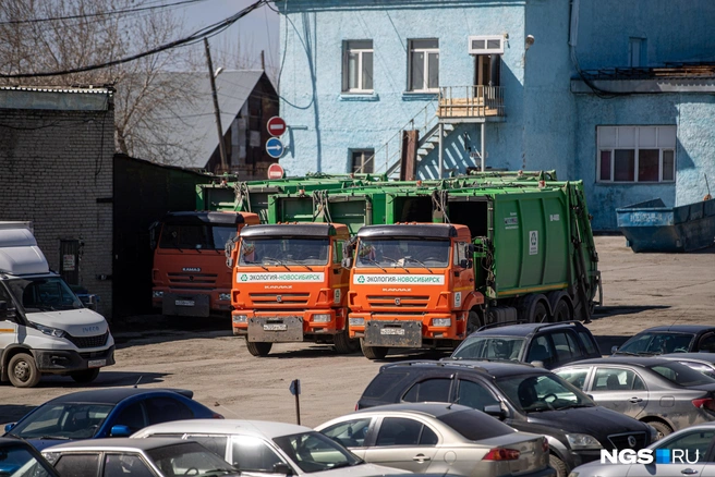 За неделю сгорели два мусоровоза в разных районах области | Источник: Александр Ощепков / NGS.RU