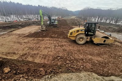 На дороге Айнское-Медвежье усилили работы по капремонту