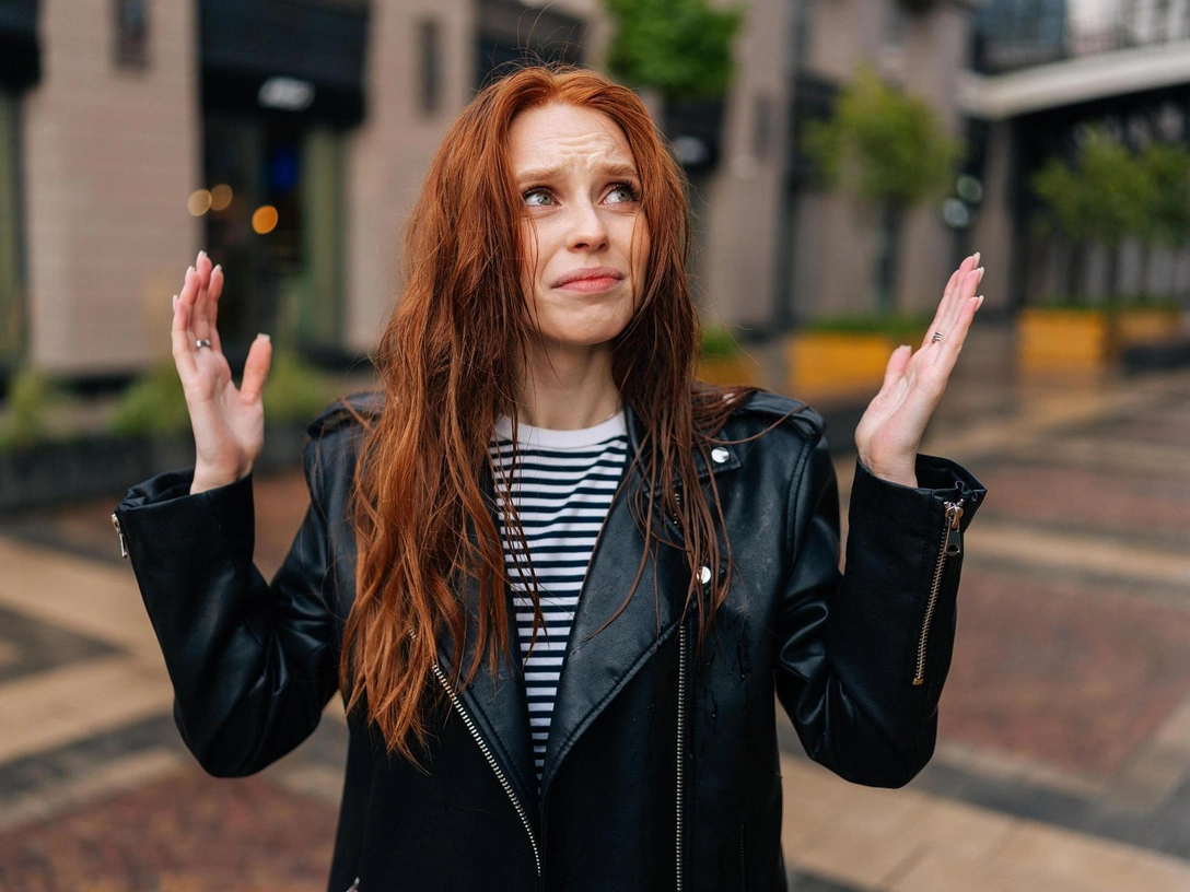 Скрыть не получится: 7 признаков, которые выдают бедную женщину | marieclaire.ru