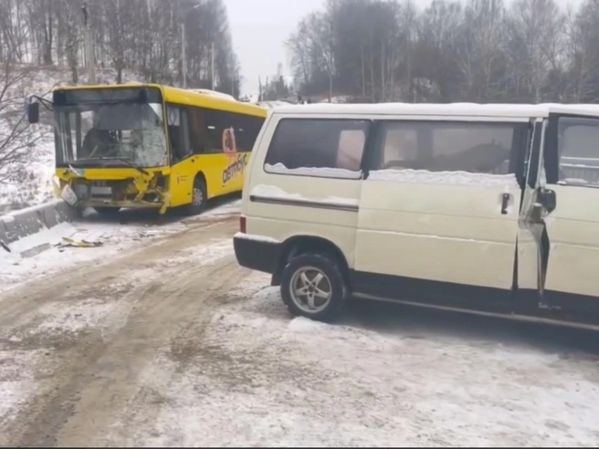 Предварительная причина ДТП с участием автобуса и автомобиля установлена | Источник: Госавтоинспекция Ярославской области / Telegram