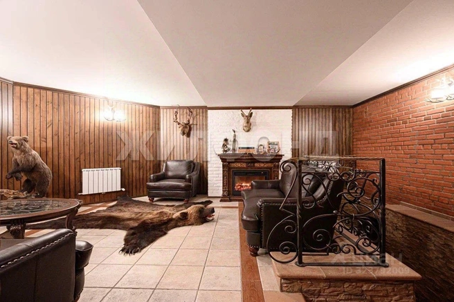 На цокольном этаже находятся бильярдная зона, комната охотника, винный погреб  | Источник: «Жилфонд» / N1