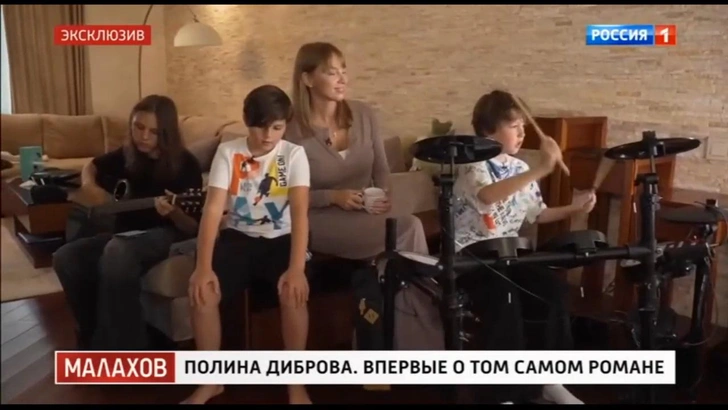 Полина проводит время с детьми