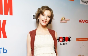 «Знакомьтесь, это мой Костик»: Елизавета Арзамасова стала писательницей