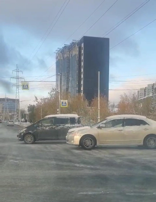Видео очевидца с перекрестка с неработающим светофором | Источник: «Пряная Якутия» / Telegram
