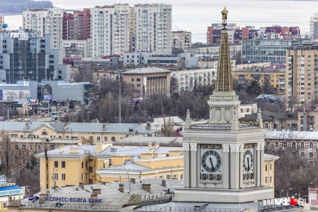 Крутить стрелки часов в Волгограде пытались неоднократно и в разные стороны | Источник: Константин Завриков / V1.RU