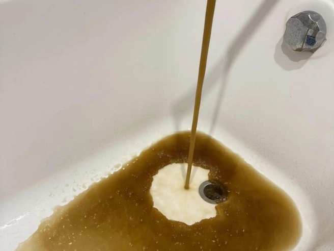 В такой воде не хочется даже мыть руки | Источник: читатель 74.RU