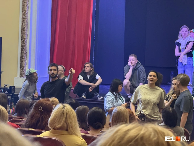 Команда курировала процесс со сцены | Источник: Дарья Костомина / E1.RU