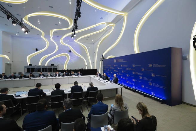 Участники заседания обсудили развитие российской промышленности, дефицит кадров и внедрение роботизированных технологий | Источник: пресс-служба правительства Самарской области