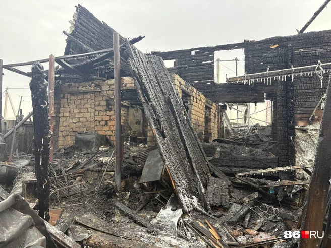 Корреспондент 86.RU находится на месте пожара | Источник: Анастасия Сидорова / 86.RU