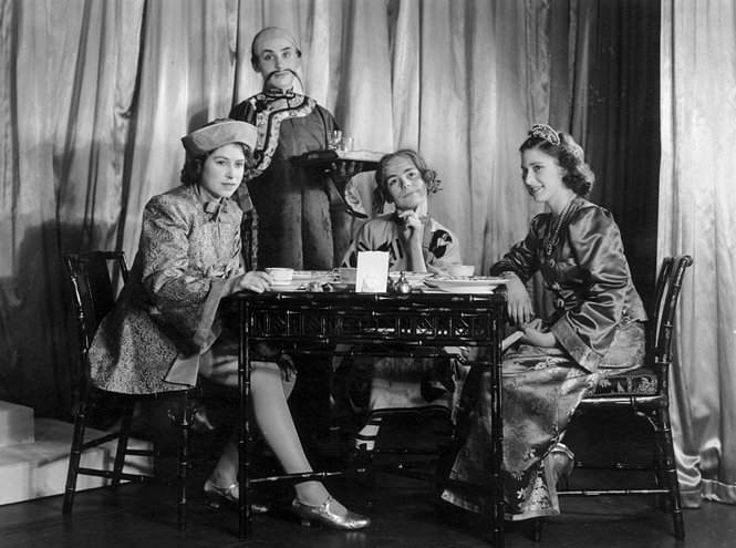 Фото №4 - Ее Величество дала добро: правила чаепития королевской семьи