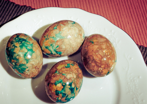 Фото №5 - Поделки к Пасхе своими руками: пошаговая инструкция приготовления «мраморных» яиц