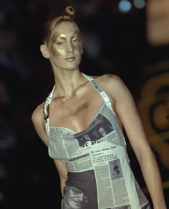 Christian Dior fall-winter 2000/2001 | Источник: Getty Images